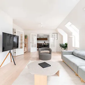 https://204m2-lux-penthouse-city-centre-next-to-tivoli.copenhagenhotelselect.com