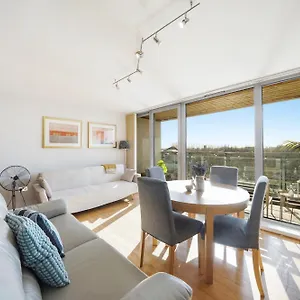 https://apt-a-flat-with-a-river-view.cambridgehotelsuk.com